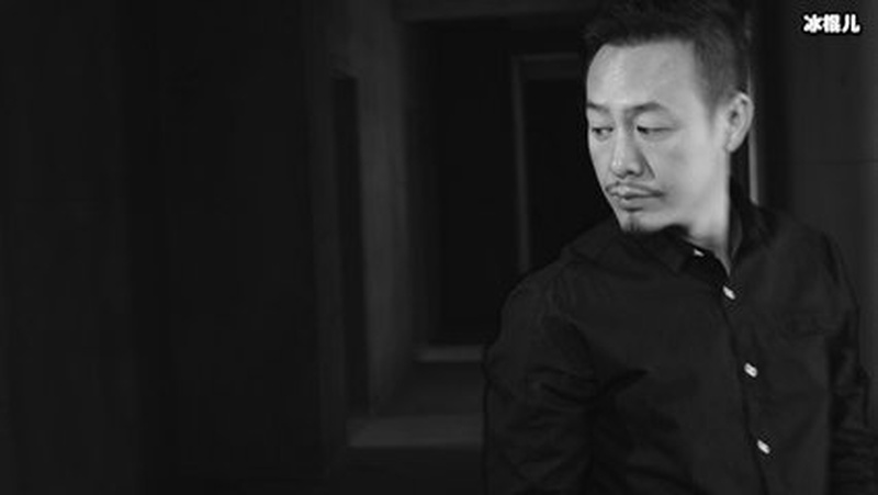 张颂文凌晨现身旧酒店：文学聊天还是空白四小时
