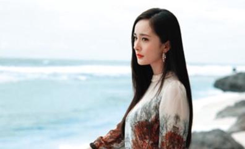 杨幂刘诗诗16年后递话筒上热搜，是真情回暖还是宣传套路？