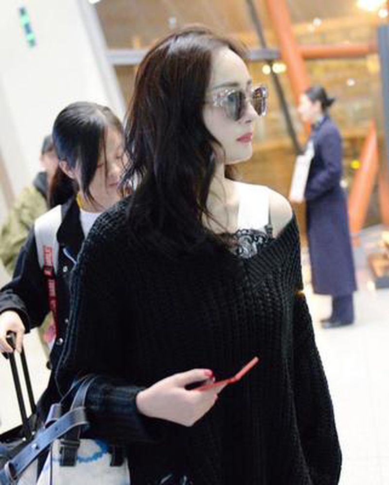 杨幂刘诗诗16年后递话筒上热搜，是真情回暖还是宣传套路？